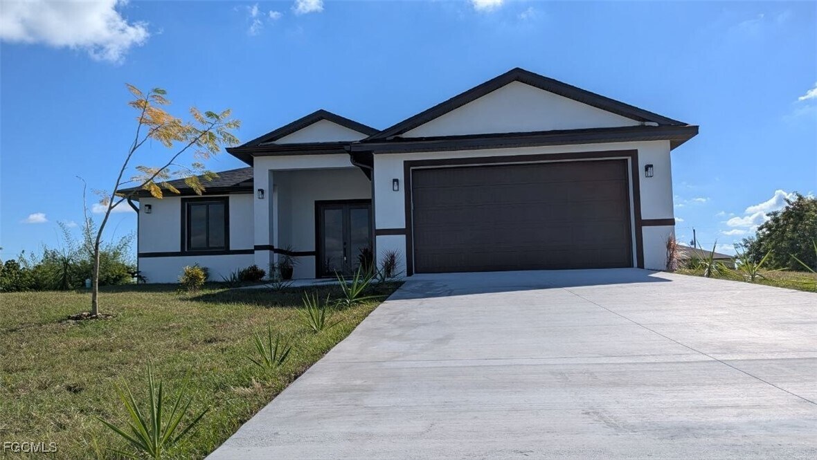 8033 Oakleaf Cir in La Belle, FL - Building Photo