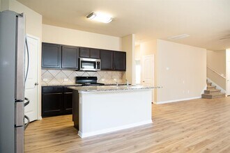 221 James Adkins Dr in Kyle, TX - Building Photo - Building Photo