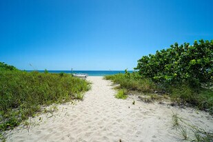 5200 N Ocean Blvd in Fort Lauderdale, FL - Building Photo