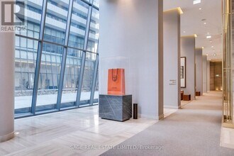 50 Charles St E in Toronto, ON - Building Photo - Building Photo