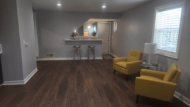 6024 S Mansfield Ave in Los Angeles, CA - Building Photo - Building Photo