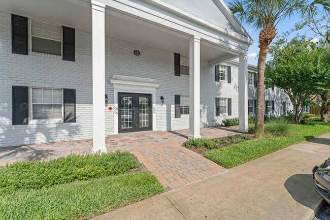 225 Lewfield Cir in Winter Park, FL - Foto de edificio - Building Photo