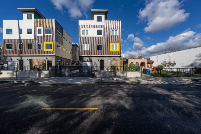5407 N Huntington St in Los Angeles, CA - Building Photo - Building Photo