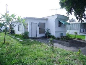 Palm Beach Mobile Homes in Lake Worth, FL - Building Photo - Building Photo