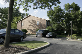 Waterbury Apartments in Roselle, IL - Building Photo - Building Photo