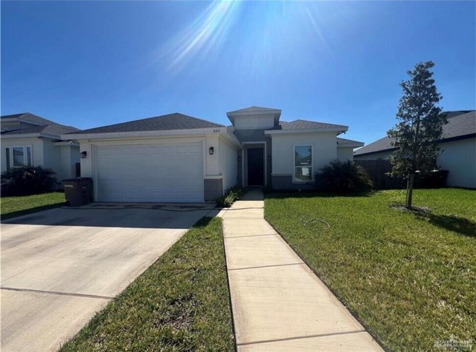 15 W Southland Ave in Edinburg, TX - Building Photo