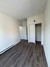 444 Bridge St, Unit d in Phoenixville, PA - Foto de edificio - Building Photo