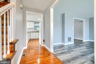 7 Crestview Garth in Baltimore, MD - Building Photo - Building Photo