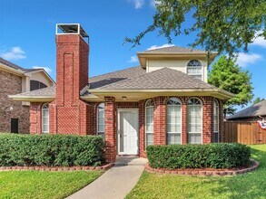1408 Bregenz Ln in Lewisville, TX - Foto de edificio - Building Photo