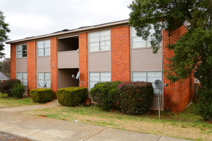 Hacienda Apartments in Huntsville, AL - Foto de edificio - Building Photo