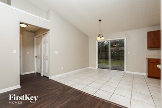 2007 Juniper Dr in Edgewater, FL - Foto de edificio - Building Photo