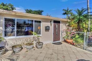 2199 NE 182nd St in North Miami Beach, FL - Building Photo
