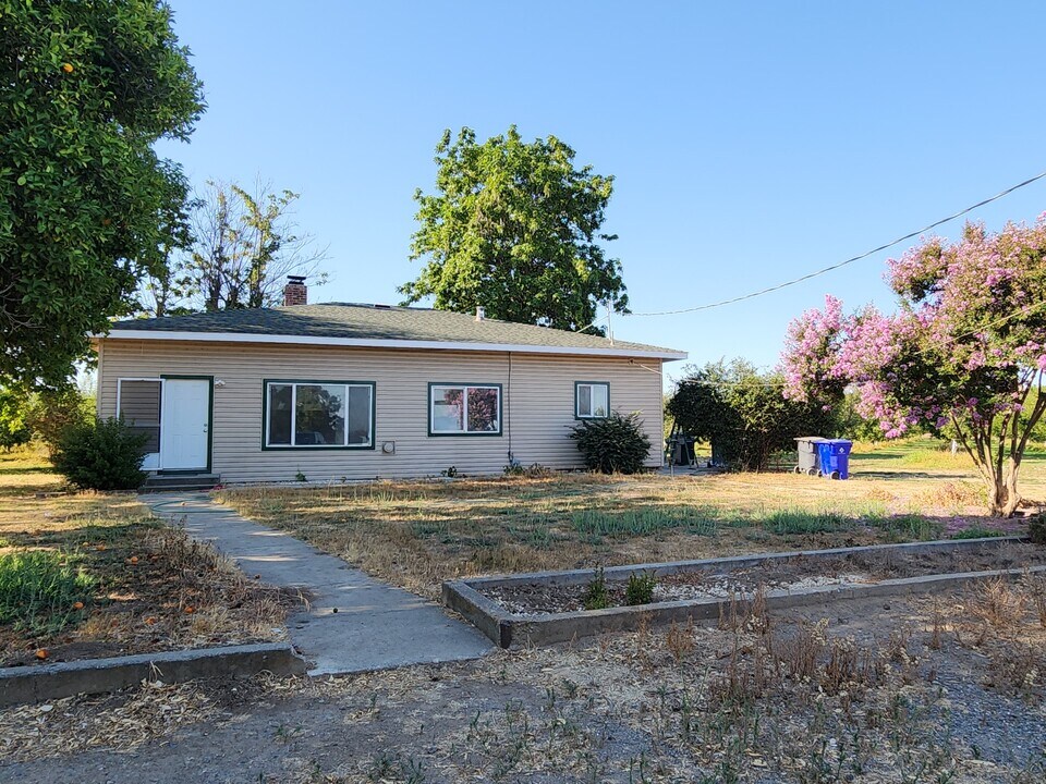 7245 Hwy 99 E in Red Bluff, CA - Building Photo