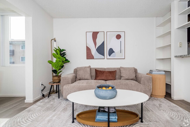 Westridge at Hilltop Apartments in Richmond, CA - Foto de edificio - Building Photo