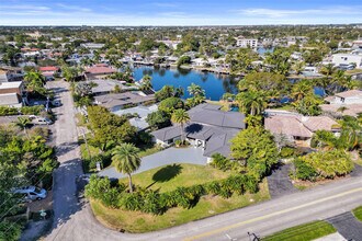 2425 Fryer Point in Fort Lauderdale, FL - Building Photo - Building Photo