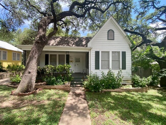 502 Academy Dr in Austin, TX - Building Photo - Building Photo