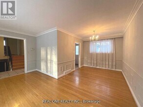 17 Valleycrest Ave in Markham, ON - Building Photo - Building Photo