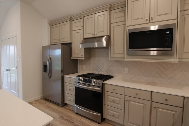 property at 2511 Chestnut Oak Cir