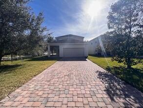 15603 Signature Drive in Winter Garden, FL - Building Photo - Building Photo