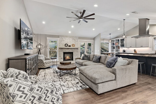 property at 3225 N Kings Cross
