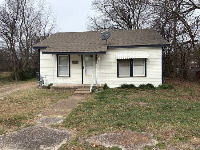 property at 903 6th Ave NW