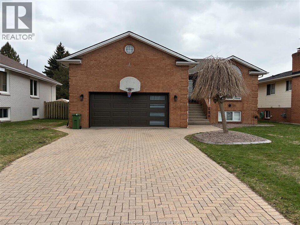 480 Delaware Ave in Windsor, ON - Building Photo