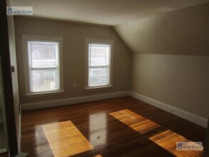 26 Rand St, Unit 2 in Malden, MA - Foto de edificio - Building Photo