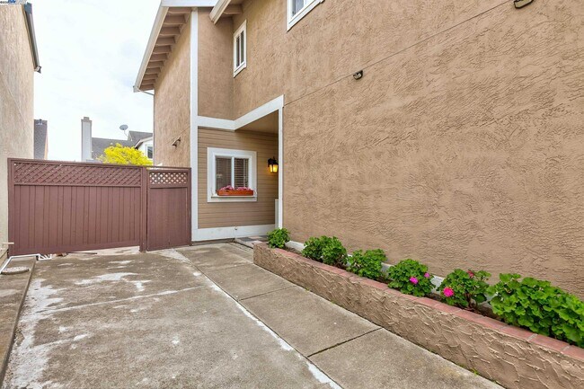 5440 Twilight Common in Fremont, CA - Building Photo - Building Photo