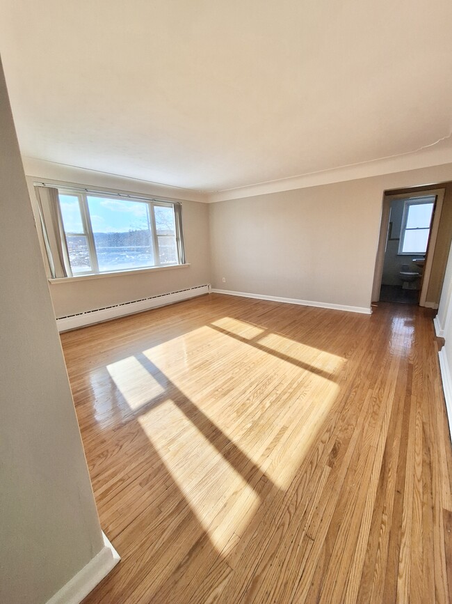 1 Osler Court, Hamilton, Dundas in Dundas, ON - Building Photo - Building Photo