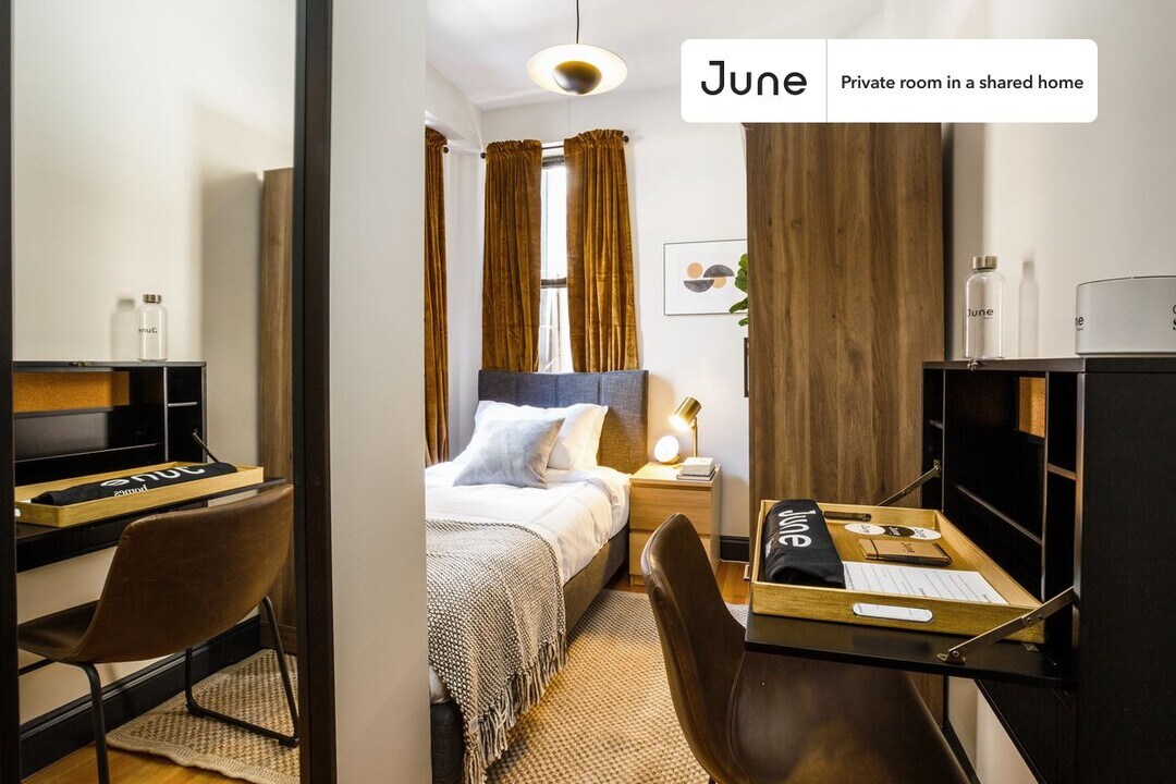 Private bedroom in 3 bed/1 bath Home in New York, NY - Building Photo