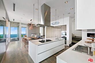 21766 Azurelee Dr in Malibu, CA - Building Photo - Building Photo