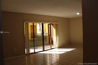 550 NW 114th Ave-Unit -103 in Doral, FL - Building Photo - Building Photo