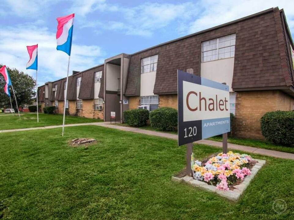 Chalet Apartments in Moore, OK - Foto de edificio