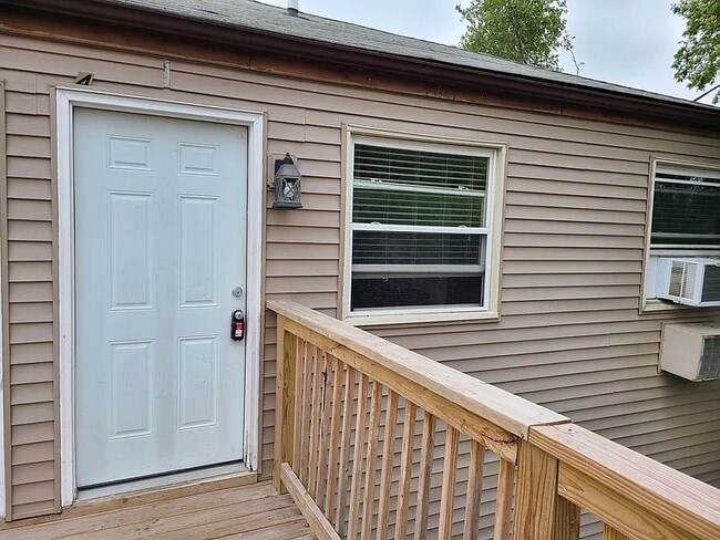 1725 N Farnsworth Ave in Aurora, IL - Building Photo - Building Photo