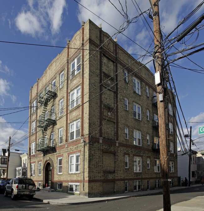 126 Cottage St in Jersey City, NJ - Foto de edificio - Building Photo
