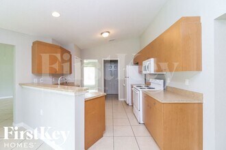 9041 Irving Rd in Ft. Myers, FL - Foto de edificio - Building Photo