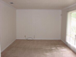 9412 N Creek Dr in Austin, TX - Building Photo - Building Photo