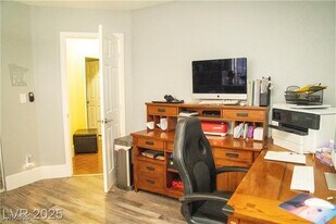 3436 N Tenaya Wy in Las Vegas, NV - Building Photo