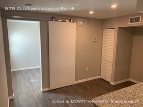 575 Clearwater Largo Rd in Largo, FL - Building Photo - Building Photo