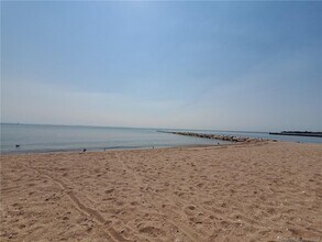 31 W Walk in West Haven, CT - Building Photo - Building Photo