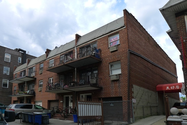 40-44 77th St in Flushing, NY - Building Photo - Building Photo