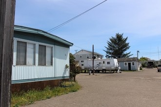 536 E Oak St in Fort Bragg, CA - Building Photo - Building Photo