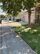 7956 Robinson Dr in Roseville, CA - Building Photo - Building Photo