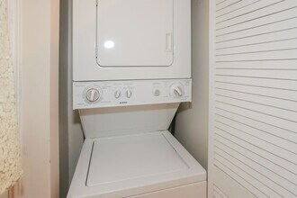 628 W Roscoe St, Unit 1N in Chicago, IL - Building Photo - Building Photo