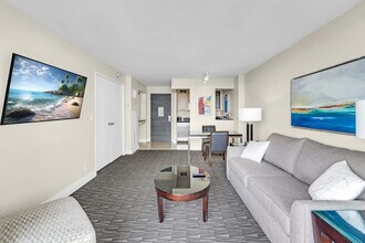 2670 E Sunrise Blvd in Fort Lauderdale, FL - Building Photo - Building Photo