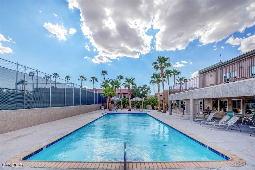 5240 Indian River Dr, Unit 275 in Las Vegas, NV - Building Photo