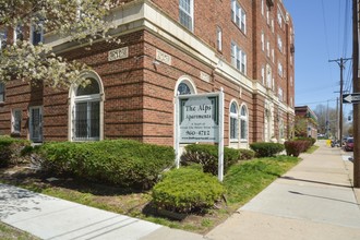 Alps Apartments in Kansas City, MO - Foto de edificio - Building Photo