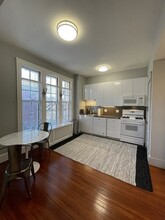 1514 Beacon St, Unit 27 in Brookline, MA - Foto de edificio - Building Photo