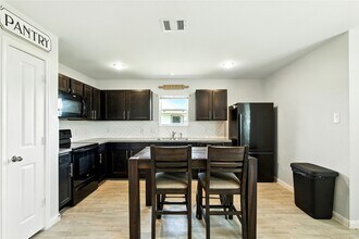 244 Rd 5506 in Cleveland, TX - Building Photo - Building Photo