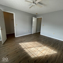 8314 Glenwillow Ln in Indianapolis, IN - Foto de edificio - Building Photo